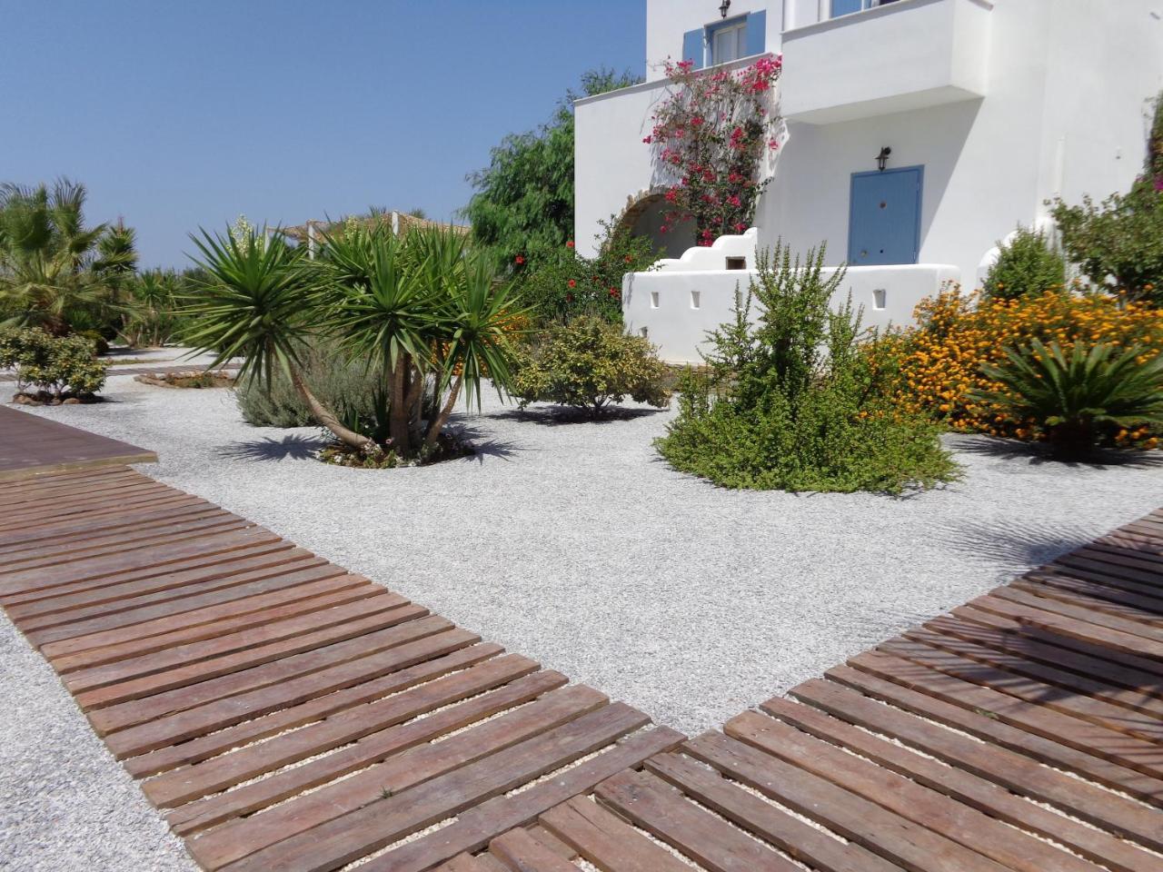 Valena Mare Suites & Apartments Plaka  Exterior photo